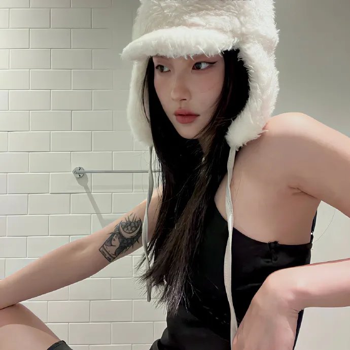 穿粉红色裤子的男孩